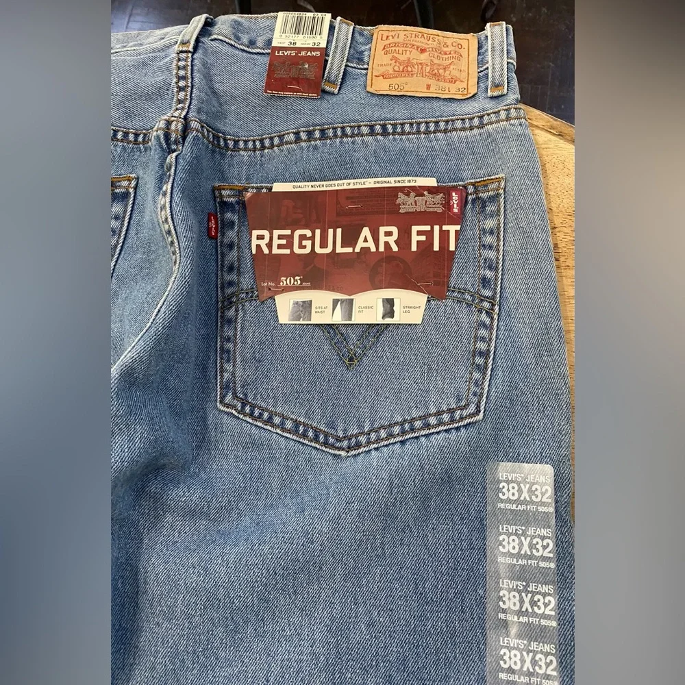 NWT Levi’s 505 Regular Fit Men’s 38X32 Denim Jeans‎